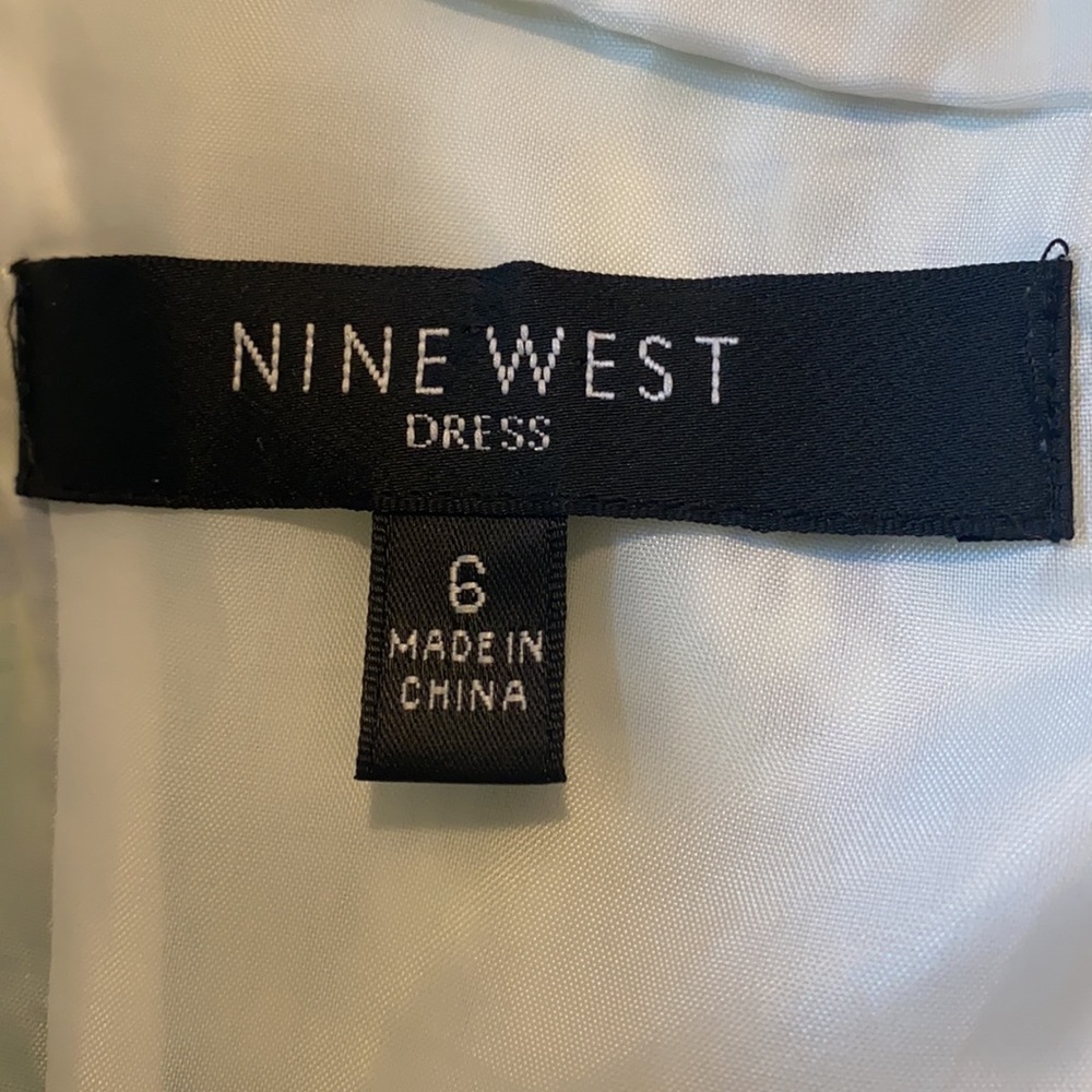 Nine West Floral Dress w/ Pockets size 6 - Picture 3 of 11